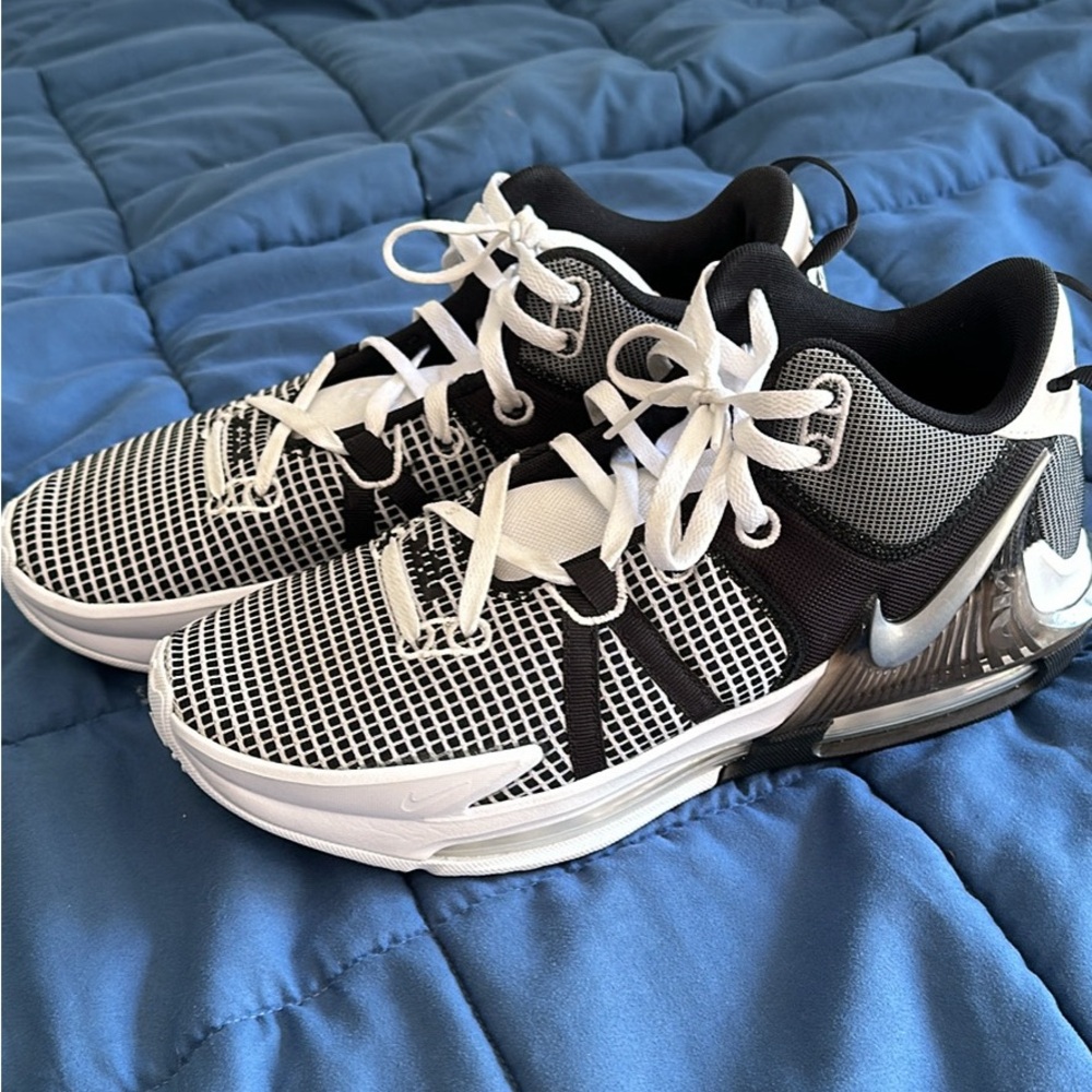 Nike Witness VII sz 11.5 Basketball shoes